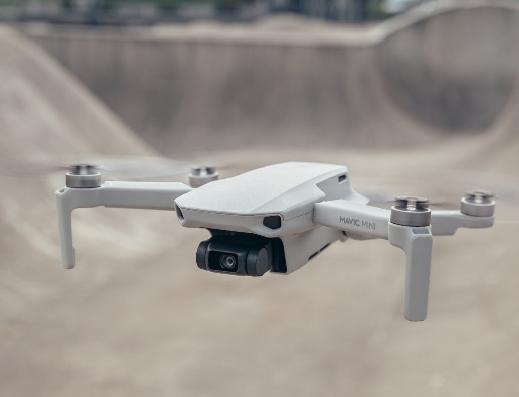 مراجعة: درون التصوير DJI MAVIC Mini القيمة المثالية مقابل السعر!