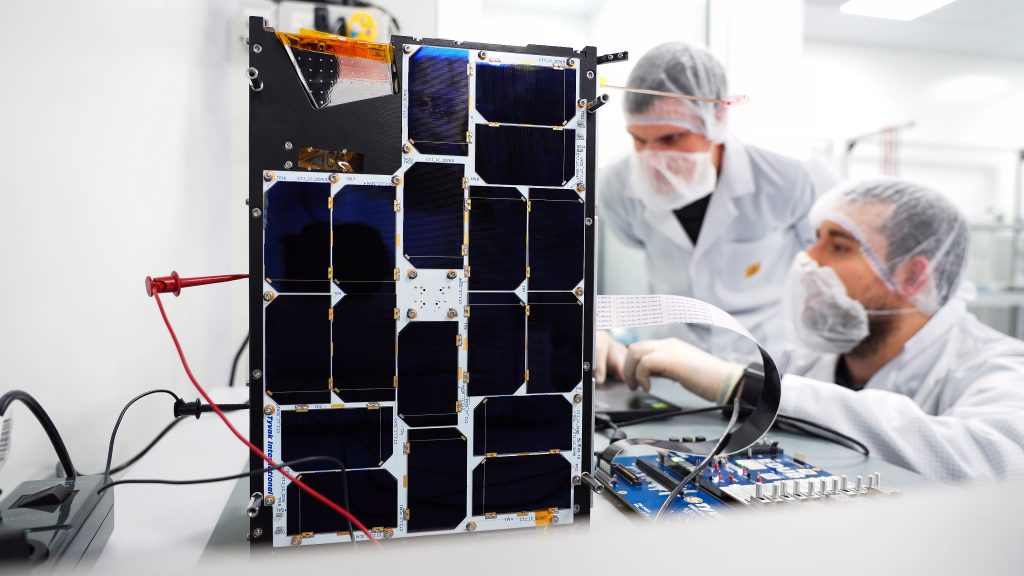 إنتل تدعم أول قمر صناعي يصل مدار الأرض مزود بتقنيات الذكاء الاصطناعي - PhiSat-1